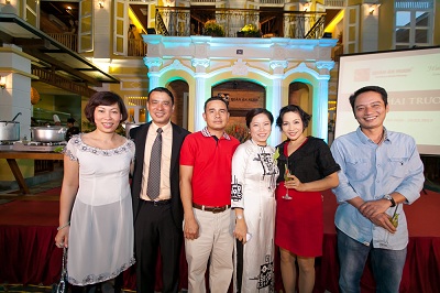 Gia đình ca sỹ Mỹ Linh đến chia vui cùng Quán Ăn Ngon.